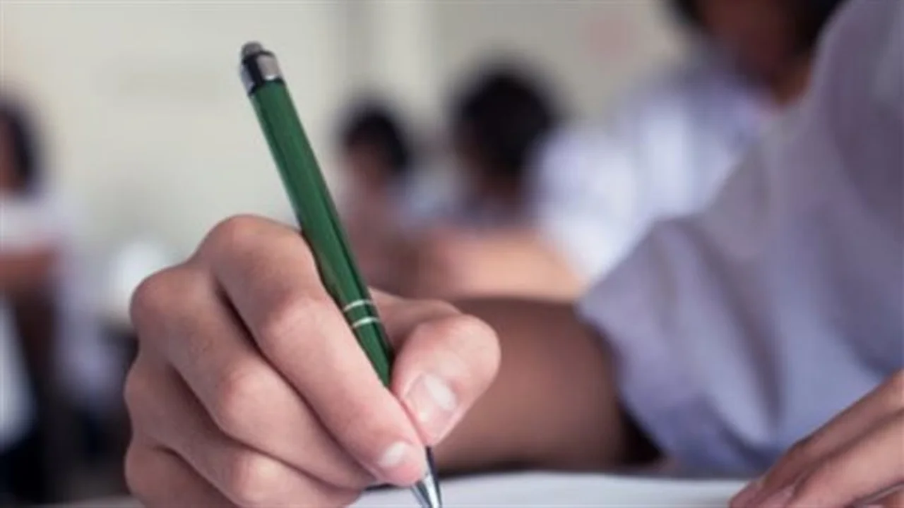 نتيجة الشهادة الإعدادية.. تحول التعليم بالجيزة إلى النظام الإلكتروني